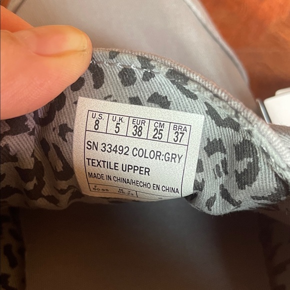 NWT BOBS by Skechers Women's Light Gray Sneakers with Rose Gold Accents - Picture 6 of 6